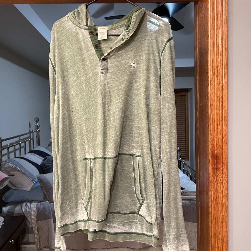 Men’s light weight hoodie Abercrombie. EUC.